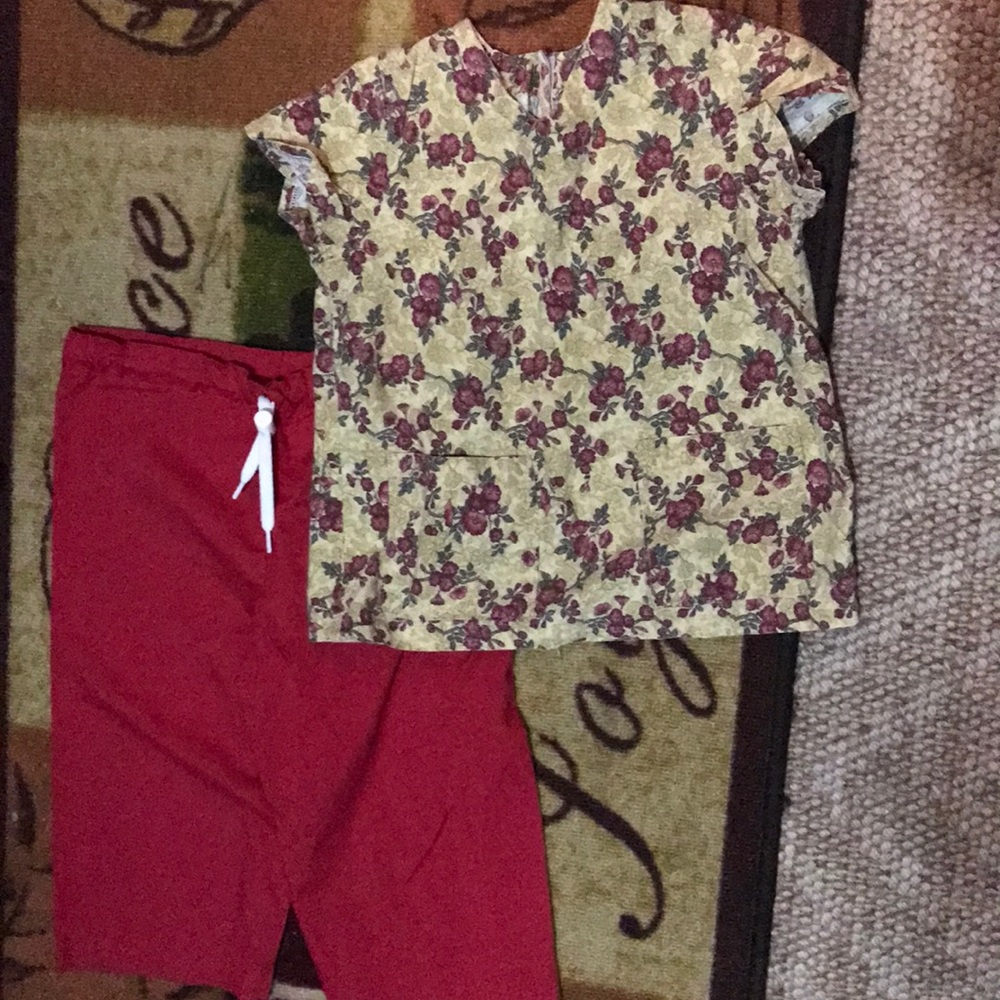 MINNIE HOMEMADE SCRUB SET!.size 3T-4T
